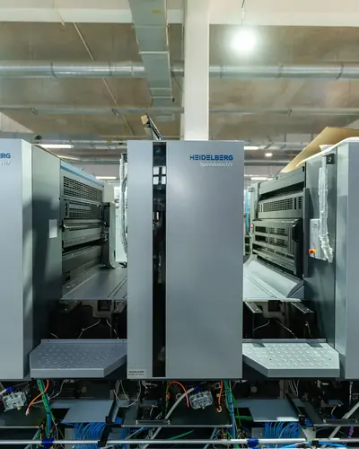 Printing units of a Speedmaster CX 104 set in place
