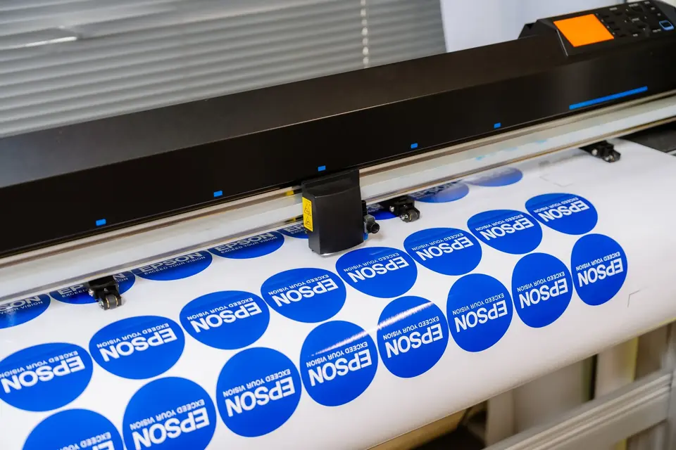 Graphtec cutting plotter cutting stickers
